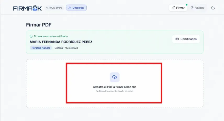 Pantalla «Firmar PDF» del firmador de FirmaOK con el área «Arrastra el PDF a firmar o haz clic» resaltada