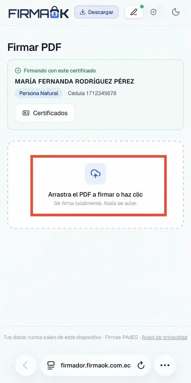 Pantalla «Firmar PDF» del firmador de FirmaOK en el celular con el área «Arrastra el PDF a firmar o haz clic» resaltada